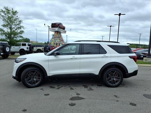 Star White 2026 Ford Explorer ST-Line