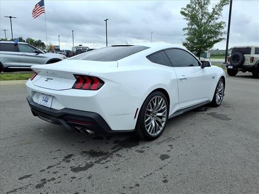 Oxford White Clearcoat 2026 Ford Mustang GT Premium