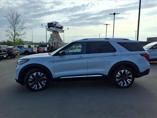 Space White Metallic 2026 Ford Explorer Platinum