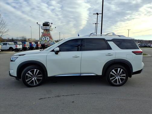2023 Nissan Pathfinder Platinum
