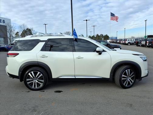 2023 Nissan Pathfinder Platinum