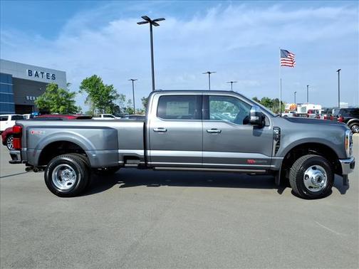 Carbonized Gray Metallic 2026 Ford F-350 Super Duty