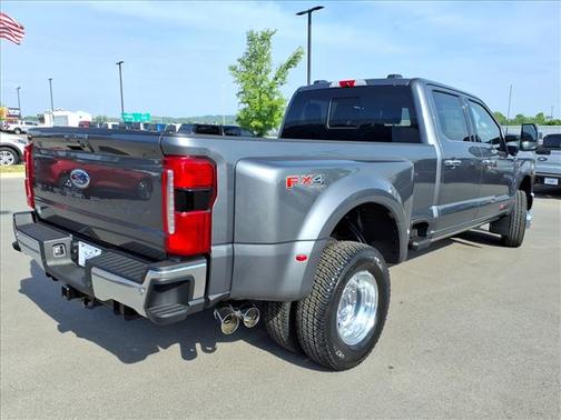 Carbonized Gray Metallic 2026 Ford F-350 Super Duty