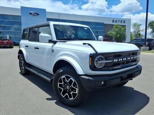 Oxford White 2026 Ford Bronco Outer Banks