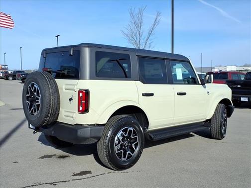 Desert Sand 2026 Ford Bronco Outer Banks