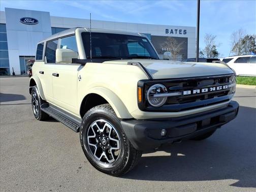 Desert Sand 2026 Ford Bronco Outer Banks SUV