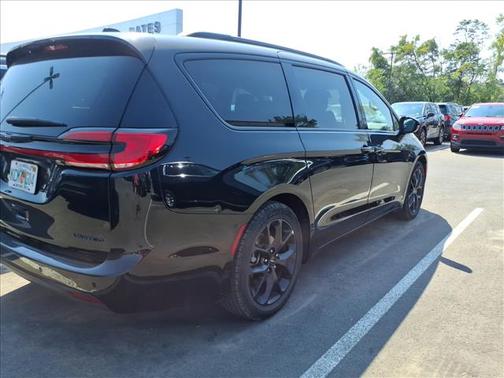 Black 2025 Chrysler Pacifica Limited