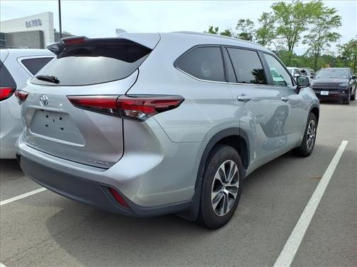 Silver 2025 Toyota Highlander XLE