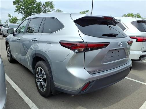 Silver 2025 Toyota Highlander XLE