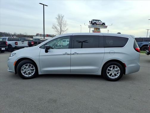 2024 Chrysler Pacifica Touring-L