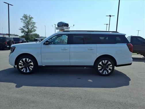 Star White 2027 Ford Expedition Platinum