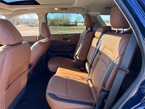2025 Nissan Pathfinder Platinum