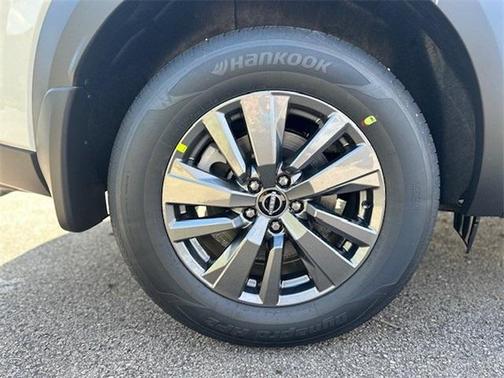 2025 Nissan Pathfinder S