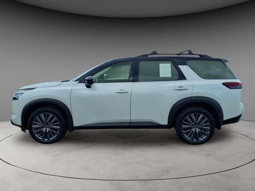 2 Tone White / Black Roof 2023 Nissan Pathfinder SL