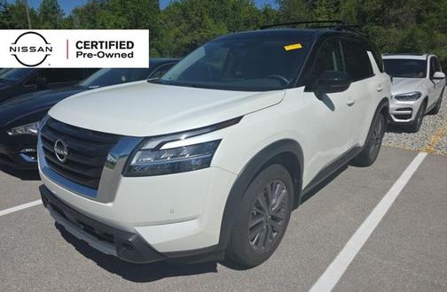 2 Tone White / Black Roof 2023 Nissan Pathfinder SL