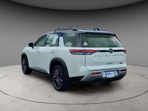 2 Tone White / Black Roof 2023 Nissan Pathfinder SL