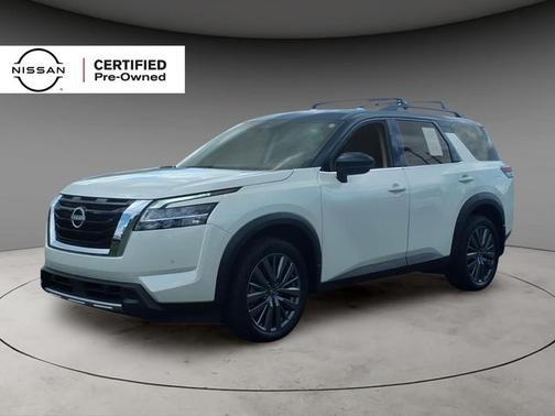 2 Tone White / Black Roof 2023 Nissan Pathfinder SL