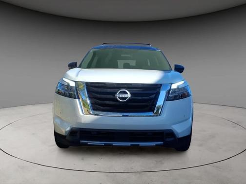 White 2024 Nissan Pathfinder Platinum