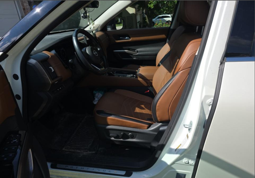 White 2024 Nissan Pathfinder Platinum