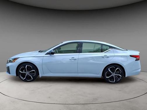 Gray Sky Pearl 2023 Nissan Altima 2.5 SR