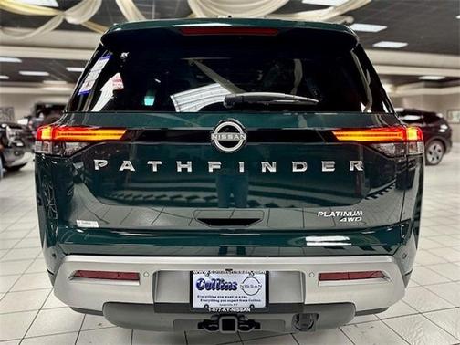 2025 Nissan Pathfinder Platinum