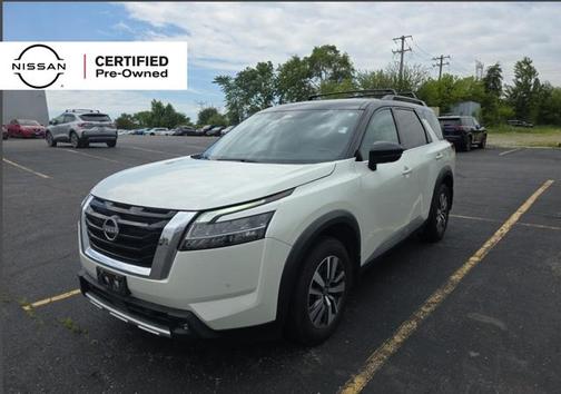 2 Tone White / Black Roof 2023 Nissan Pathfinder SL