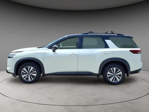 2 Tone White / Black Roof 2023 Nissan Pathfinder SL