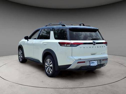 2 Tone White / Black Roof 2023 Nissan Pathfinder SL