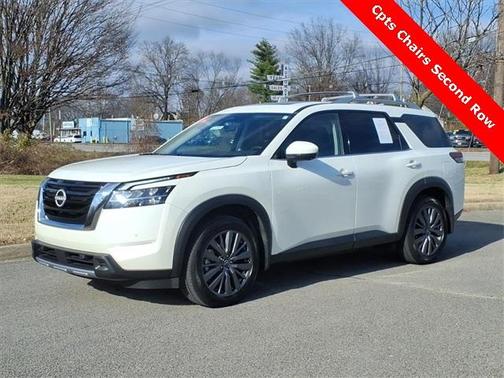 2024 Nissan Pathfinder SL