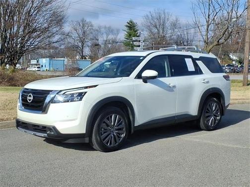 2024 Nissan Pathfinder SL