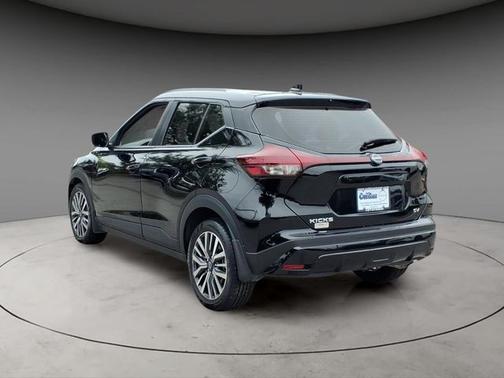 Super Black 2024 Nissan Kicks SV
