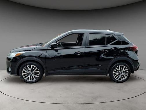 Super Black 2024 Nissan Kicks SV