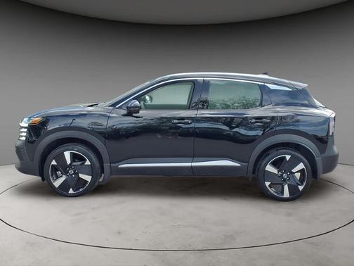 Super Black 2025 Nissan Kicks SR