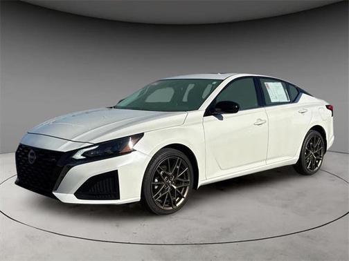 2025 Nissan Altima SR