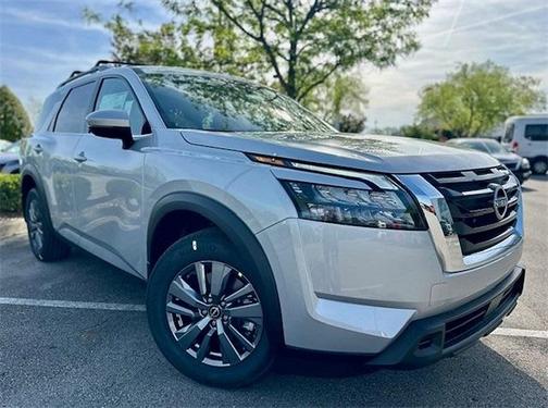 2025 Nissan Pathfinder SV