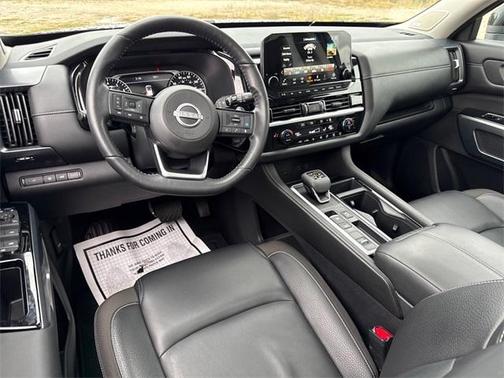 2024 Nissan Pathfinder SL