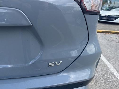 Boulder Gray Pearl 2023 Nissan Kicks SV