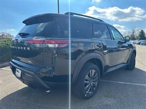 2025 Nissan Pathfinder SV