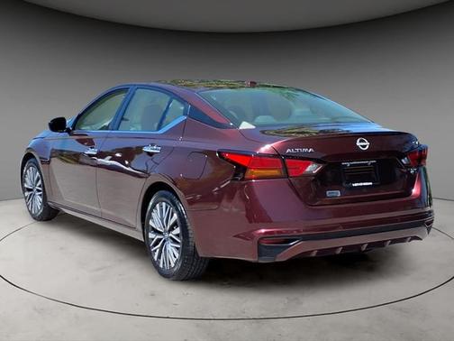Garnet Pearl Me 2024 Nissan Altima 2.5 SV