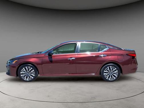 Garnet Pearl Me 2024 Nissan Altima 2.5 SV