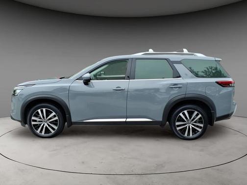 Boulder Gray Pearl 2025 Nissan Pathfinder Platinum