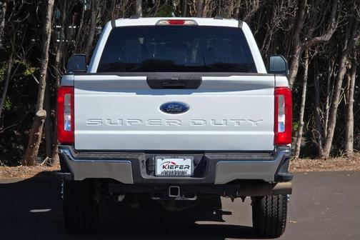 Oxford White 2023 Ford F-350 XLT