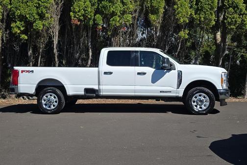 Oxford White 2023 Ford F-350 XLT