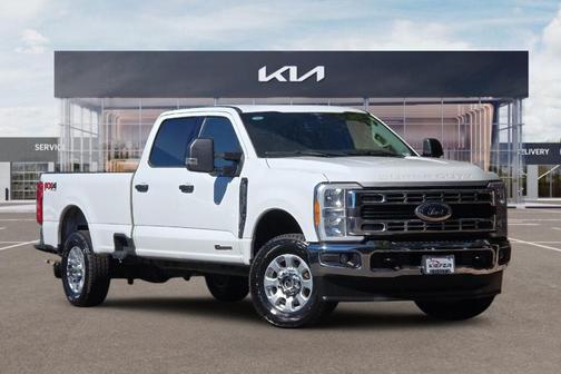 Oxford White 2023 Ford F-350 XLT