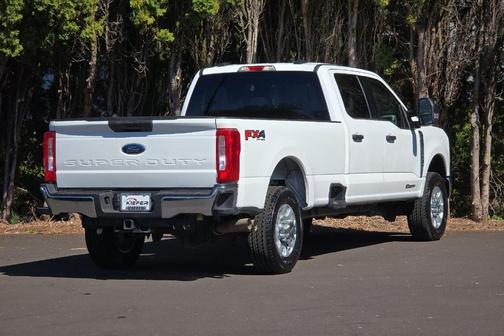 Oxford White 2023 Ford F-350 XLT