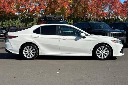 Super White 2018 Toyota Camry LE