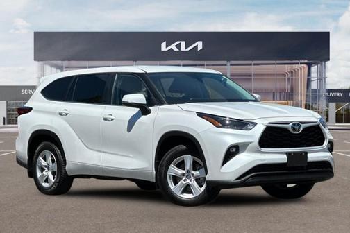 Pearl 2023 Toyota Highlander LE