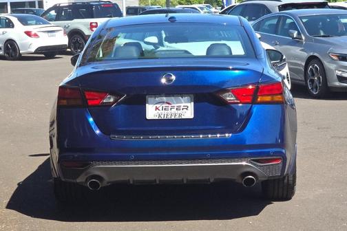 Deep Blue Pearl 2021 Nissan Altima 2.5 SR
