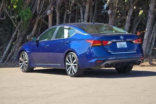 Deep Blue Pearl 2021 Nissan Altima 2.5 SR