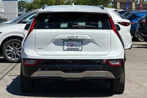 Snow White Pearl 2023 Kia Niro EV Wave